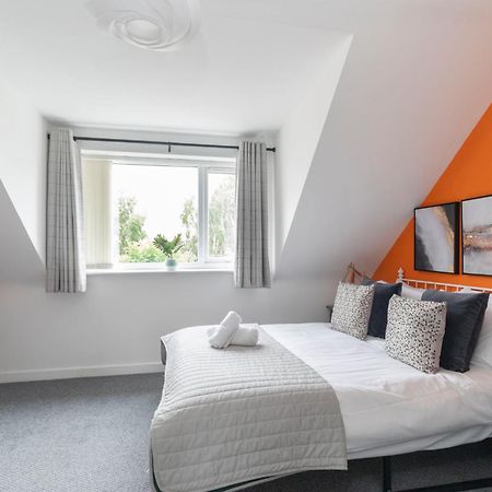 Modern Four Bedroom Four Bathroom Home Cheltenham Luaran gambar